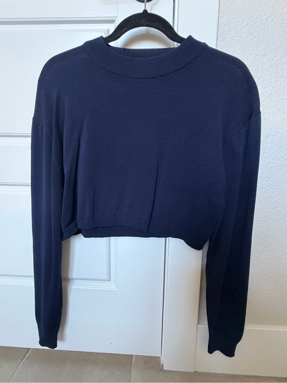 Cropped Long-Sleeve Crewneck Top - Navy